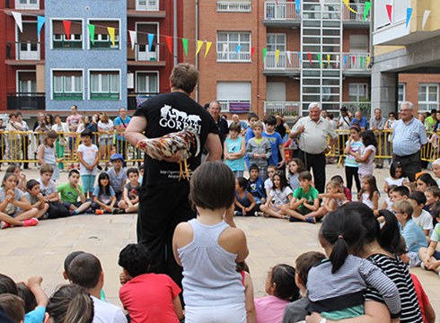 Sanjuanetatik Sanpedroetara, jaiek ez dute etenik Eibarren