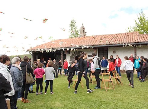 Santa Kurutz jaiak atzeratu egingo dituzte