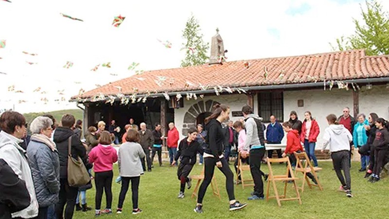 Santa Kurutz jaiak atzeratu egingo dituzte