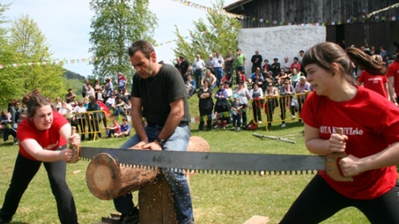 Santa Kurutzeko jaiak giro paregabean igaro dituzte