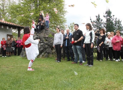 Santa Kurutzeko jaiek asteburua beteko dute