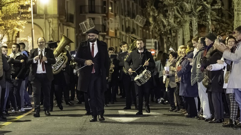 Santa Zezilian Eibarko Musika Bandarekin batera abesteko kantu-paperak banatuko dituzte
