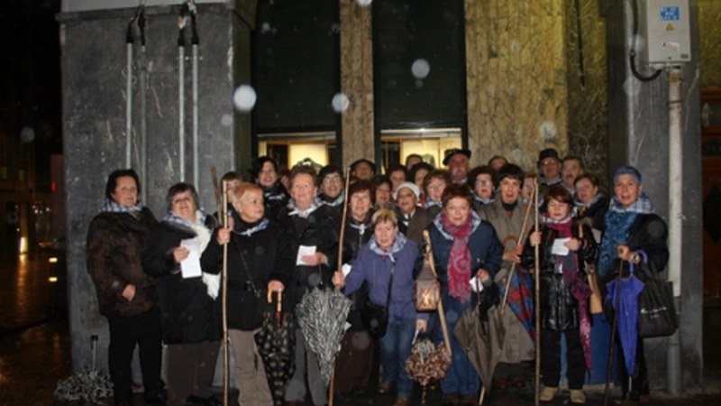 Santaeskean jardun zuten abesbatzek