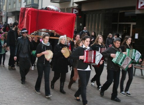 Sardinaren entierroarekin agurtuko ditugu Aratosteak