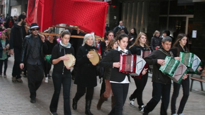 Sardinaren entierroarekin agurtuko ditugu Aratosteak