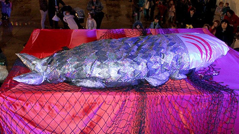 Sardinaren entierru txikiarekin agurtuko ditugu Aratosteak