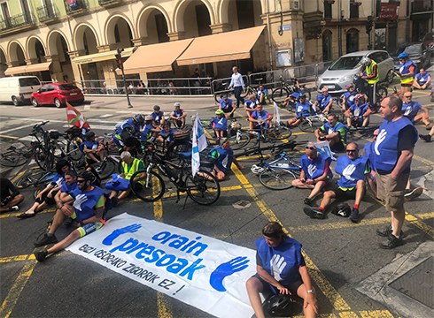 Sarek antolatutako bizikleta itzuliak Eibar zeharkatu zuen zapatuan