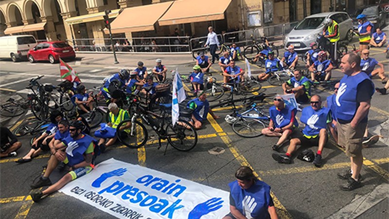 Sarek antolatutako bizikleta itzuliak Eibar zeharkatu zuen zapatuan