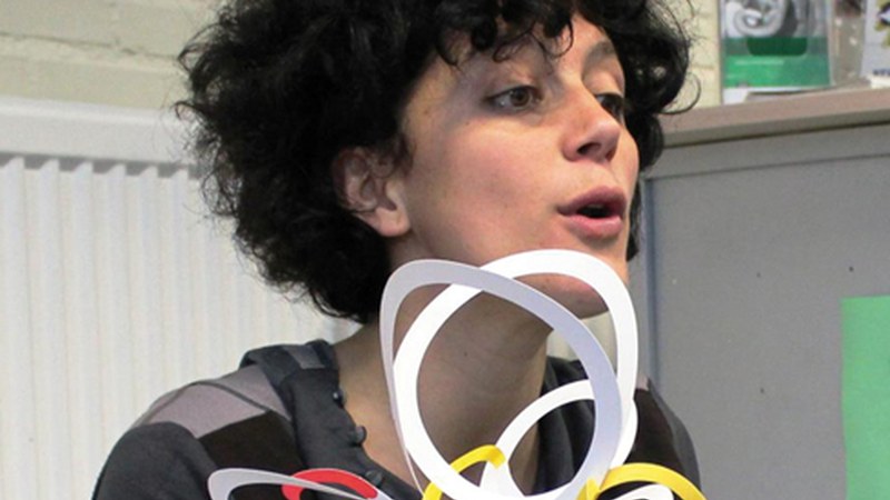 Saroa Bikandi (ipuin-kontalaria): “Ume txikiek dena azaletik eta ahotsetik ulertzen dute”