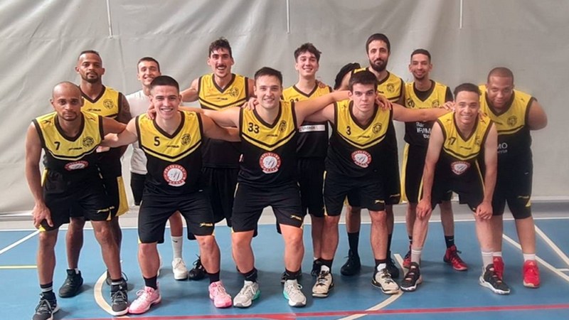 Saskibaloiko Artesanos Juantxo Taldeak elgoibartarren aurkako derbia irabazi zuen