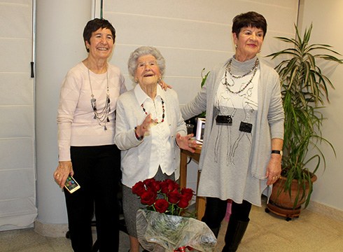 Sasoi betean eta dantzan ospatu ditu 105 urteak Isabel Barambiok