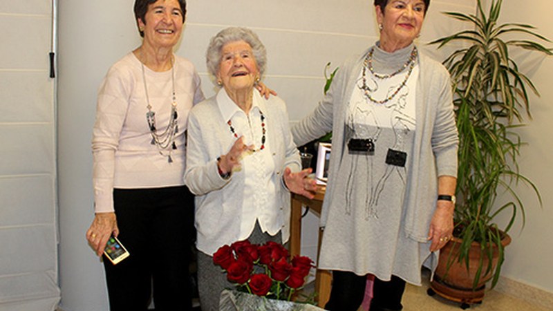 Sasoi betean eta dantzan ospatu ditu 105 urteak Isabel Barambiok