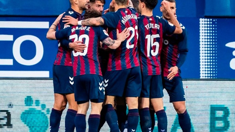 SD Eibar-ek igoera zuzeneko postua sendotu du Zaragozari irabazita