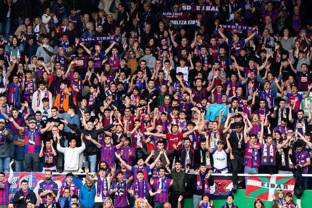 SD Eibar-en 14 lagunartek haserrea adierazi dute klubaren zuzendaritzak hartutako azken erabakiekin