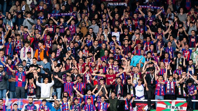 SD Eibar-en 14 lagunartek haserrea adierazi dute klubaren zuzendaritzak hartutako azken erabakiekin