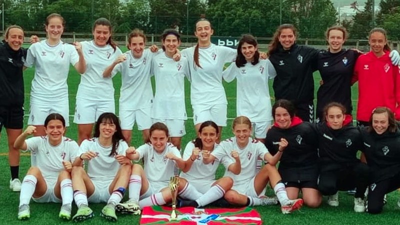 SD Eibarko F8 haur mailako nesken taldeak Euskadiko txapela ere jantzi du