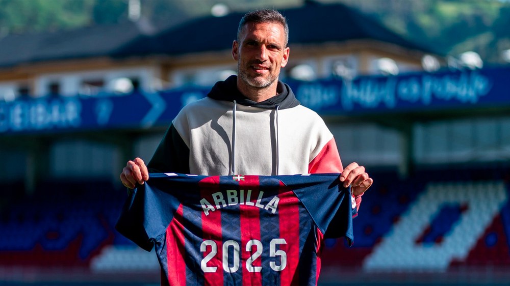 SD Eibarko kapitainek kontratua berritu dute beste urtebeterako