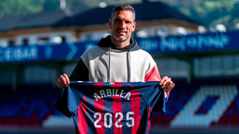 SD Eibarko kapitainek kontratua berritu dute beste urtebeterako