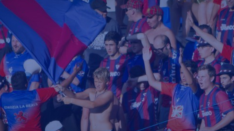 Igandean Untzagatik Ipuruara igoko den kalejira ETBko dokumental baterako grabatuko dute