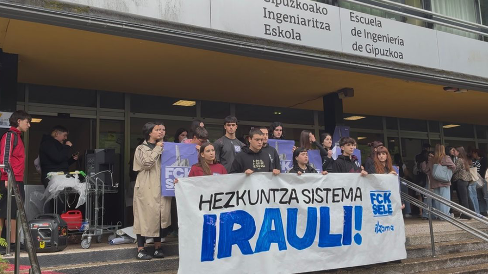 Selektibitatearen aurkako elkarretaratzea egin dute gaur Ikamak eta EHEk Eibarko campusean