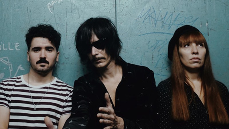 "Seres Electricos" aurkeztuko du Capsula taldeak ostiralean Coliseoan