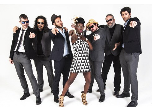 Shirley Davis & The Silverback-en kontzertua egun bat aurreratu dute, larunbatean Coliseoan izango da