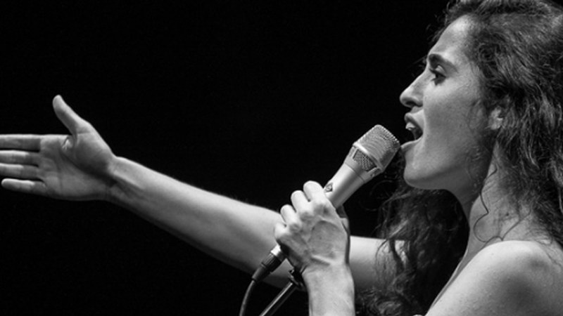 Silvia Perez Cruz, abeslaria: "Zuzenekoaren arriskuzalea izan naiz beti"