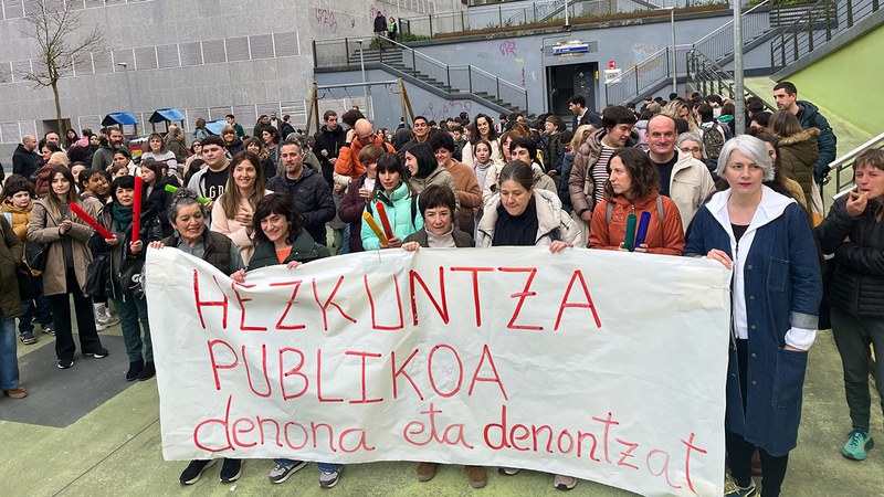 Sindikatuen arabera, hezkuntza publikoaren grebak jarraipen zabala izan du gaur ere, bere bederatzigarren egunean