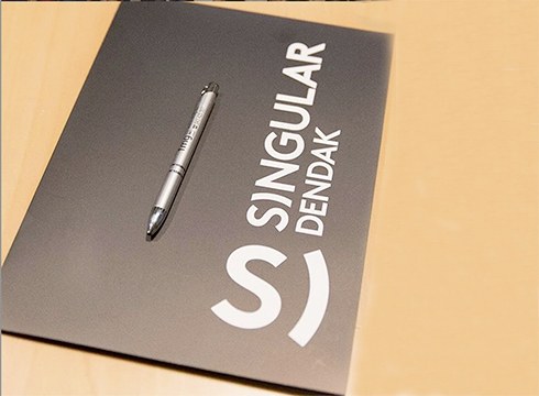 Singular Dendak programarako hitzarmena sinatu du Udalak Merkataritza Federazioarekin