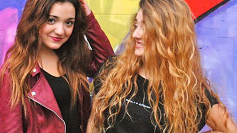 Sofia&Nuria gazteen kontzertu akustikoa, barixakuan El Corte Inglesean