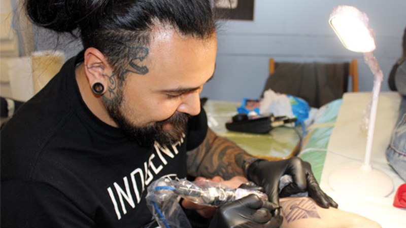 Tatuaje solidarixuen inguruko ekitaldixa antolatu dabe bixarko