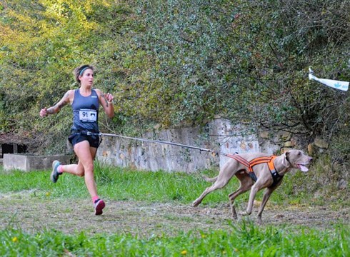 Sonia Dominguez, Unai Fernandez eta Andoni Mayo Castrillo del Val-eko txakurkrosaren podiumean