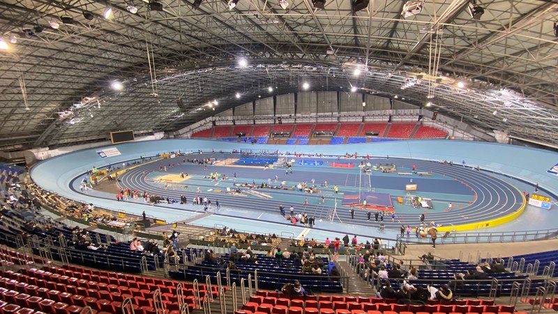 Sonia Mendy eta Ander Svensson bikain aritu dira Gipuzkoako eta Nafarroako pista estaliko 23 urte azpiko txapelketan