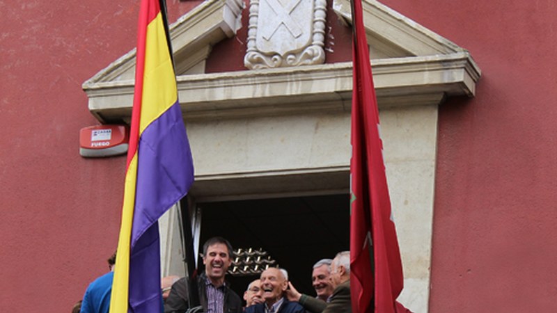 Sozialistek Errepublikaren aldarrikapena gogoratu dute