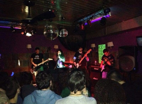 Stai Zitto taldearen kontzertua gaur Akara tabernan