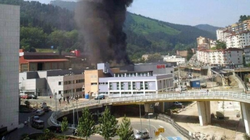 Sua piztu da Alfan makina batek eztanda egin eta gero