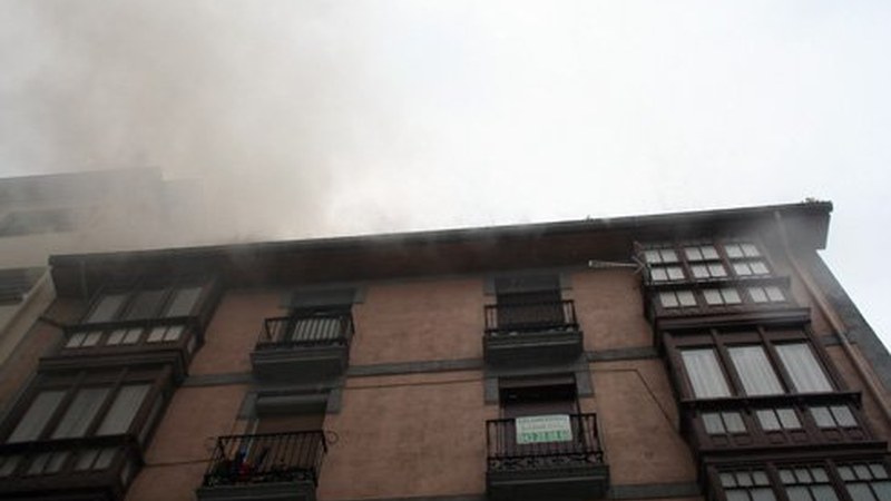 Sua piztu da Arragueta kaleko 18. zenbakian