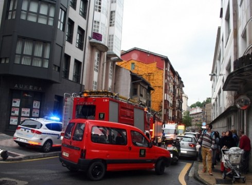 Sua piztu da Bidebarrietako etxe batean