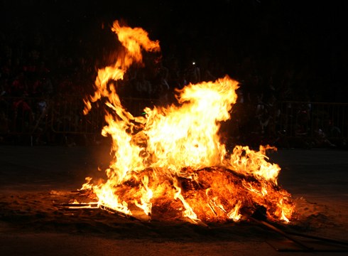 Suak piztuta agurtu dugu San Juan bezpera