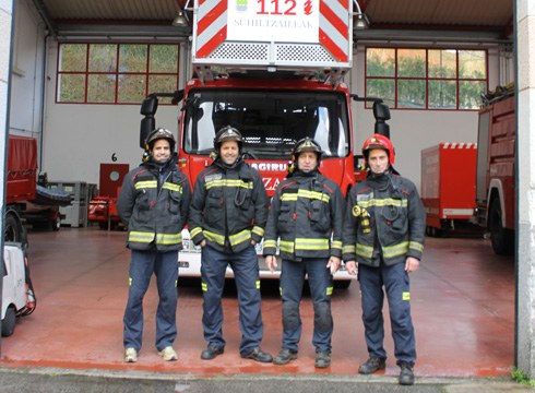 Suhiltzaileen ate irekien jardunaldia domekan