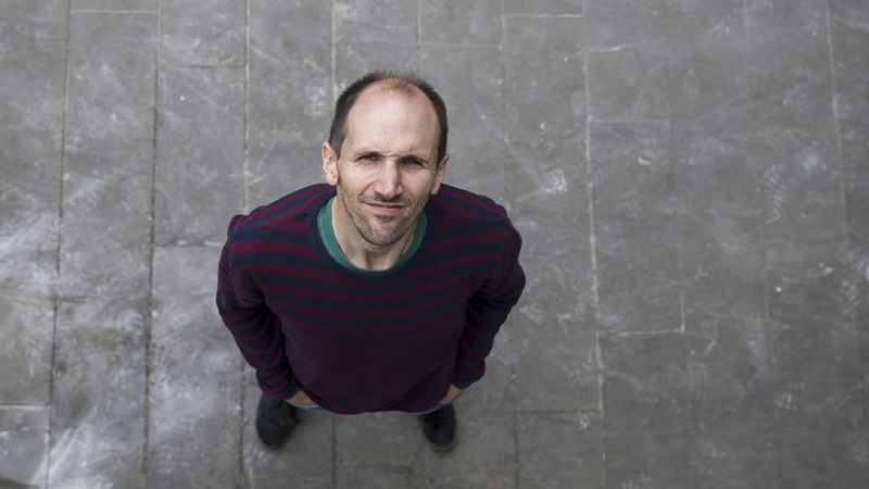 Sustrai Colina: “Plazan ibiltzea luxua da: belaunaldi desberdinekin egoteko aukera ematen dit”