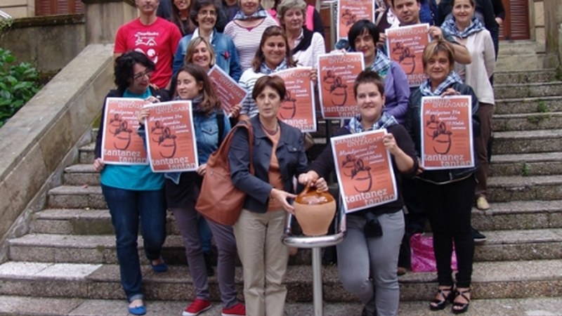 Tantanez Tantan Eibarren euskaraz bizi! jaia hilaren 31n ospatuko da