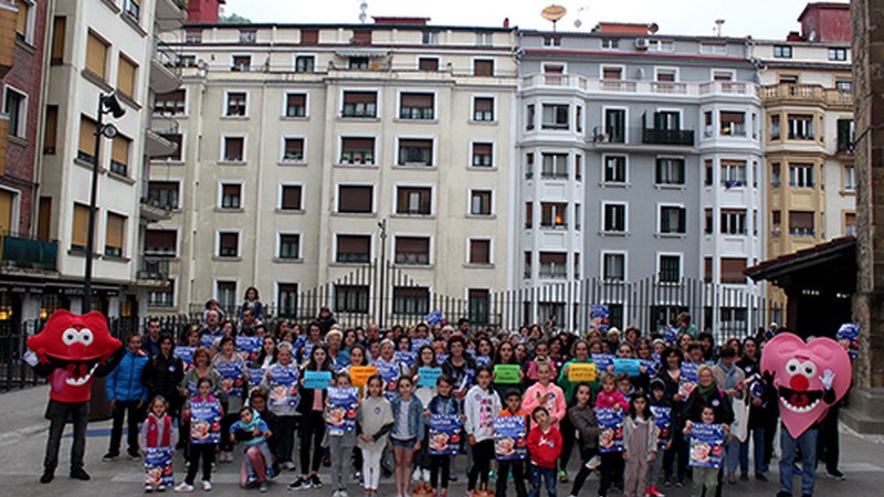 Tantanez Tantan ekitaldia aurkeztu dute gaur arratsaldean Eibarko Bizikleta Plazan