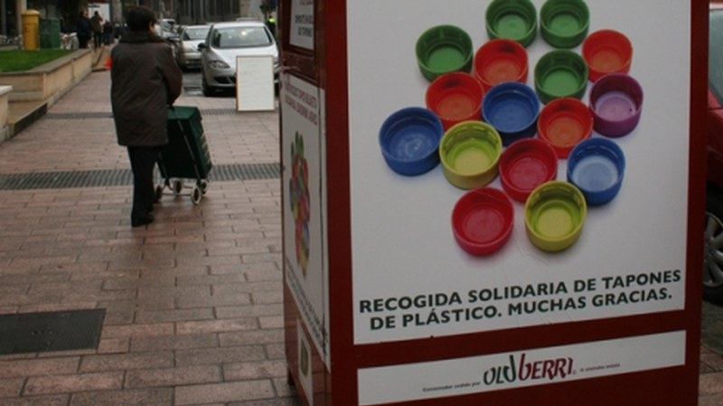 Tapoiak batzeko edukiontzi berria Urkizun