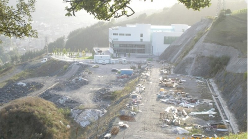 Teknikerreko beharren osteko zikinkeriarekin haserre