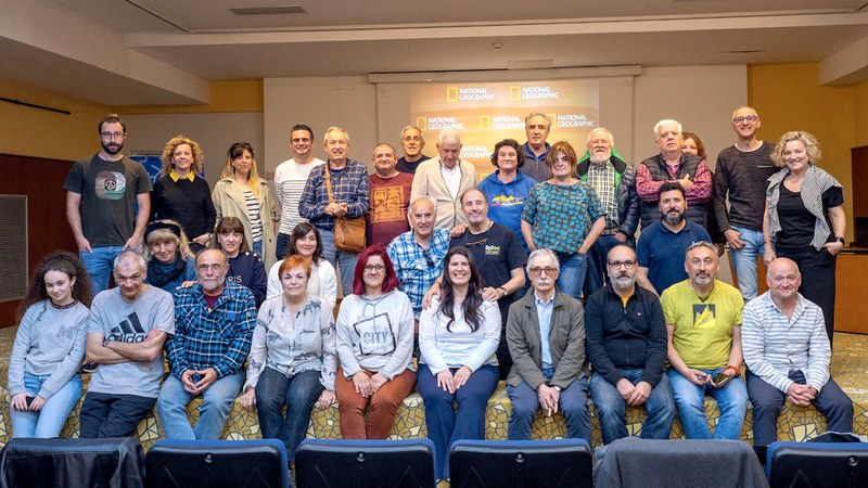 Tino Soriano argazkilariaren tailerrean parte hartu zutenek interes handiarekin jarraitu zituzten adituaren azalpenak