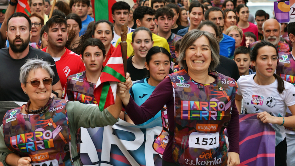 Tipi-tapa hurbiltzen ari da Korrika Eibarrera: herri bazkarirako azken tiketak salgai AEKn