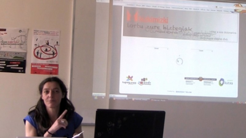 Topaguneak hizkimizki.com webgunea aurkeztu du