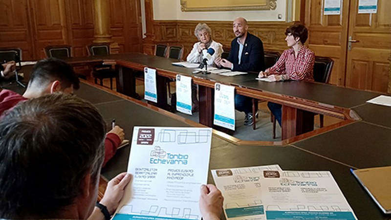 Toribio Echevarria sarien 32. edizioa aurkeztu dute gaur goizean