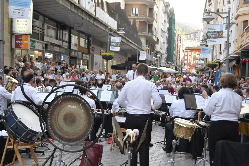 Toribio Etxebarrian emango du kaleko lehen kontzertua Eibarko Musika Bandak domeka eguerdian